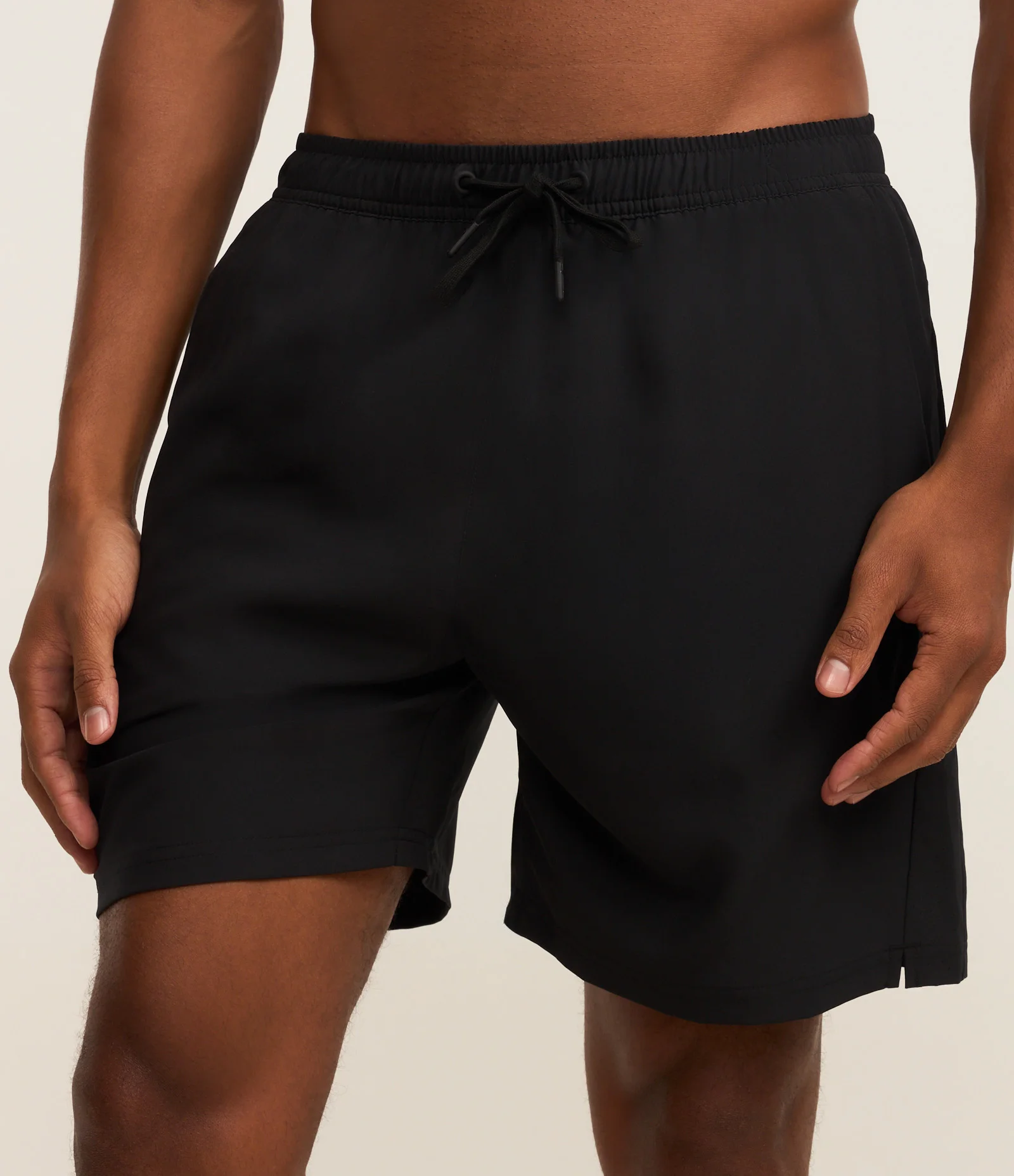 Bermuda Esportiva com Laser Cut e Print Lateral Preto 2