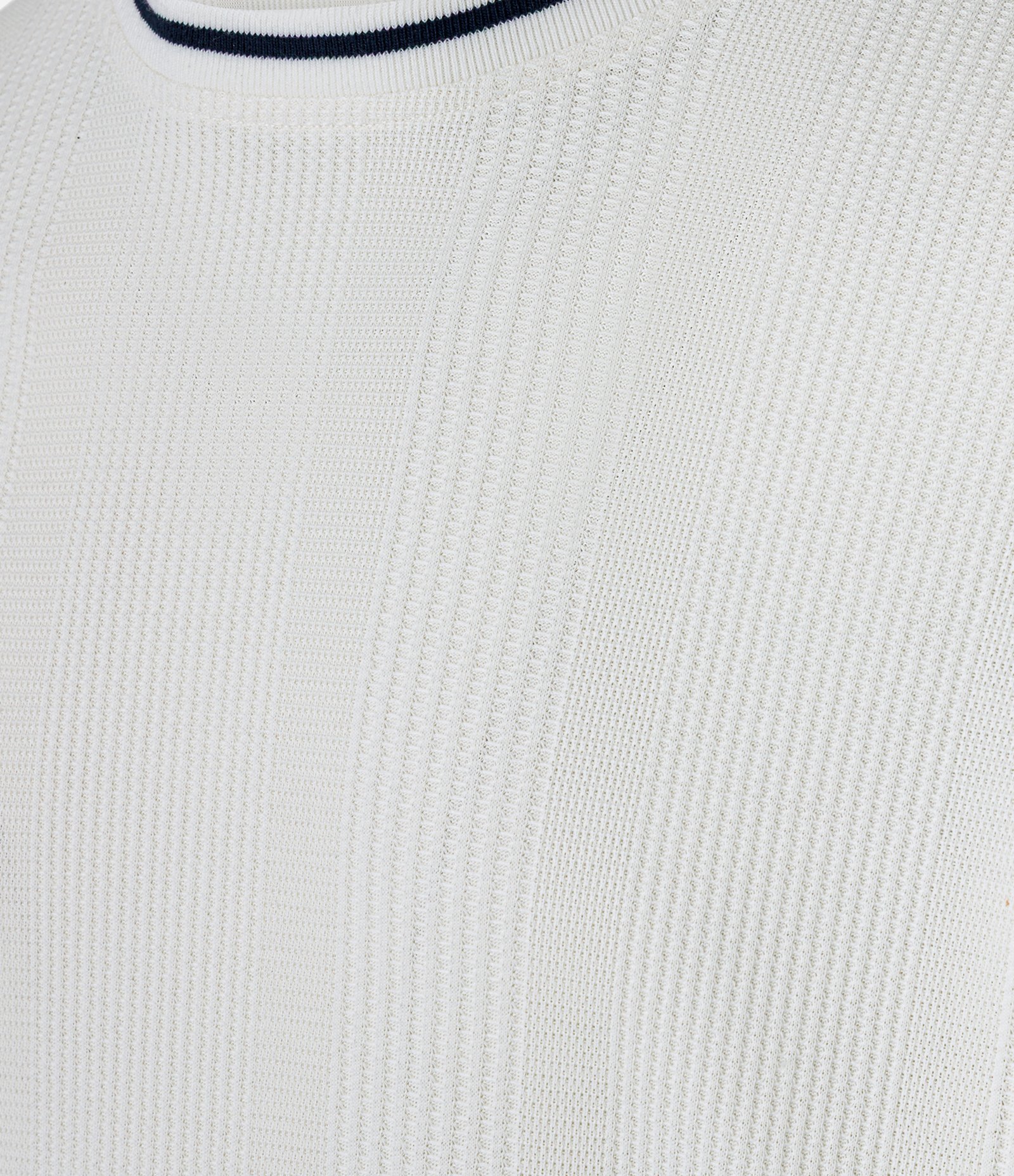 Camiseta Regular com Textura Vertical e Gola Contrastante Off White 7