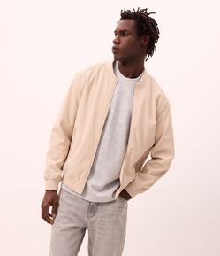 Jaqueta Bomber com Bolso Interno e Textura Emborrachada