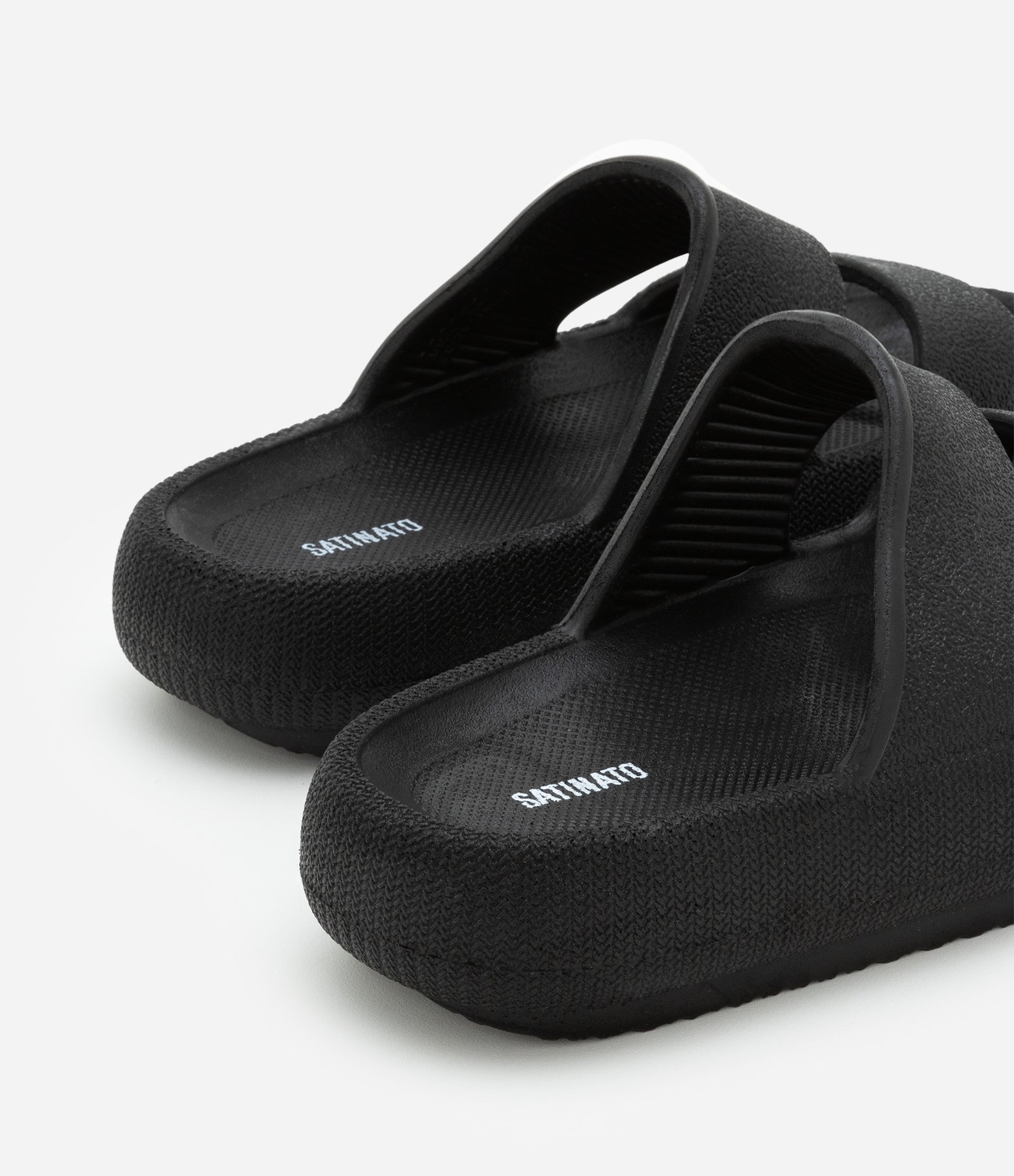 Chinelo Nuvem em PU Preto 3