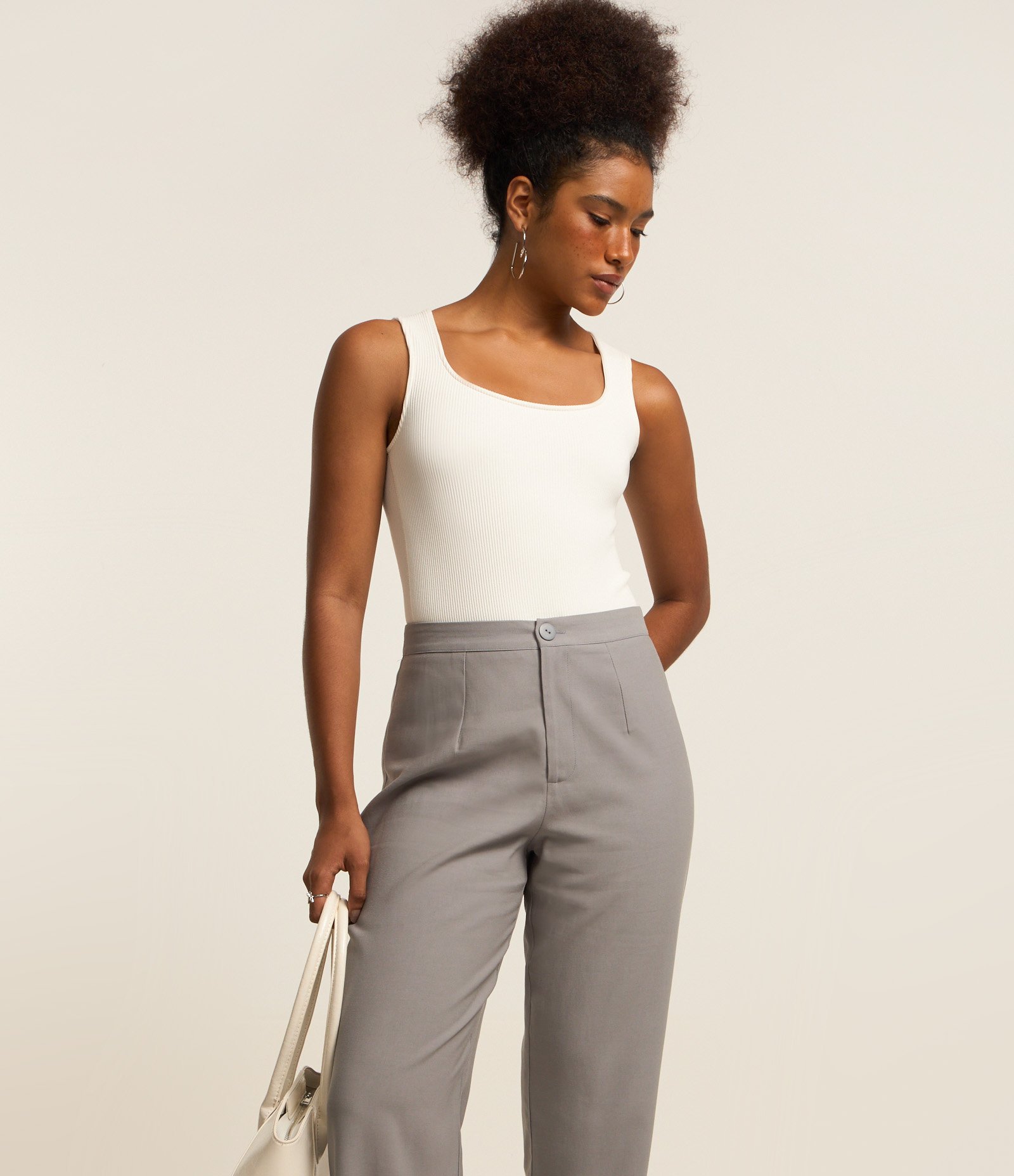 Calça Wide Leg em Alfaiataria com Botão Fosco Cinza 2