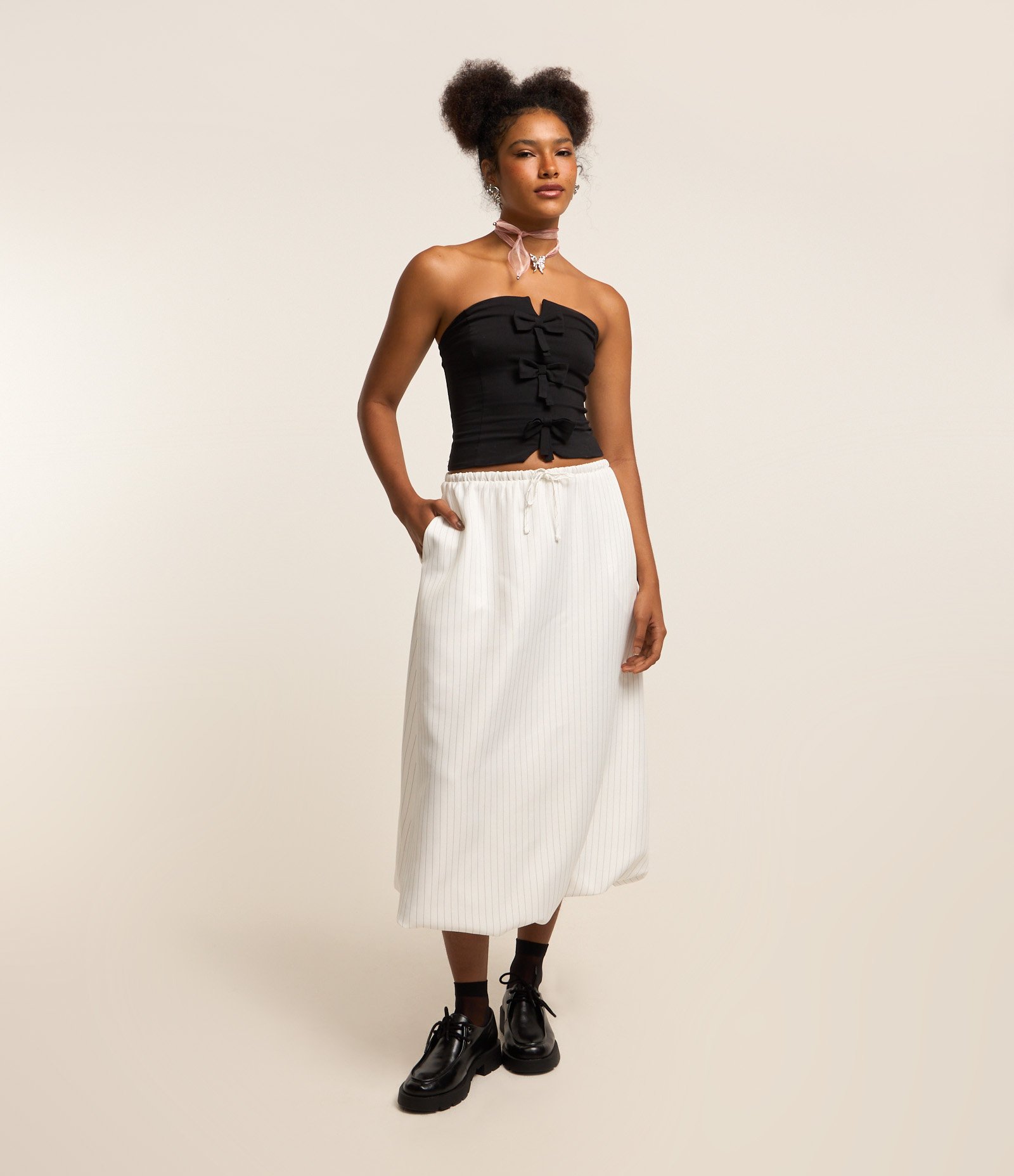 Saia Midi Balonê em Tricoline com Listras em Fio Tinto Branco 1