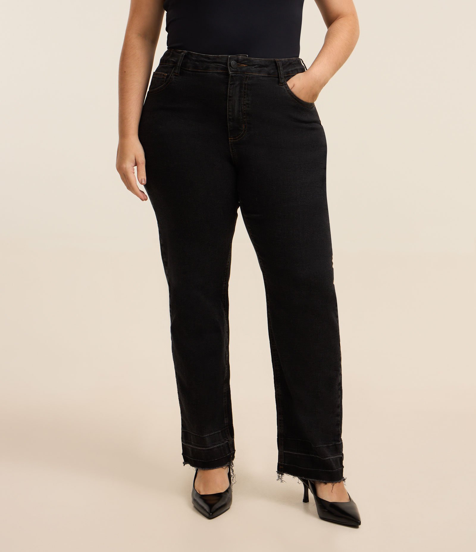 Calça Reta Cintura Média Jeans Elastano Curve & Plus Size Preto 2