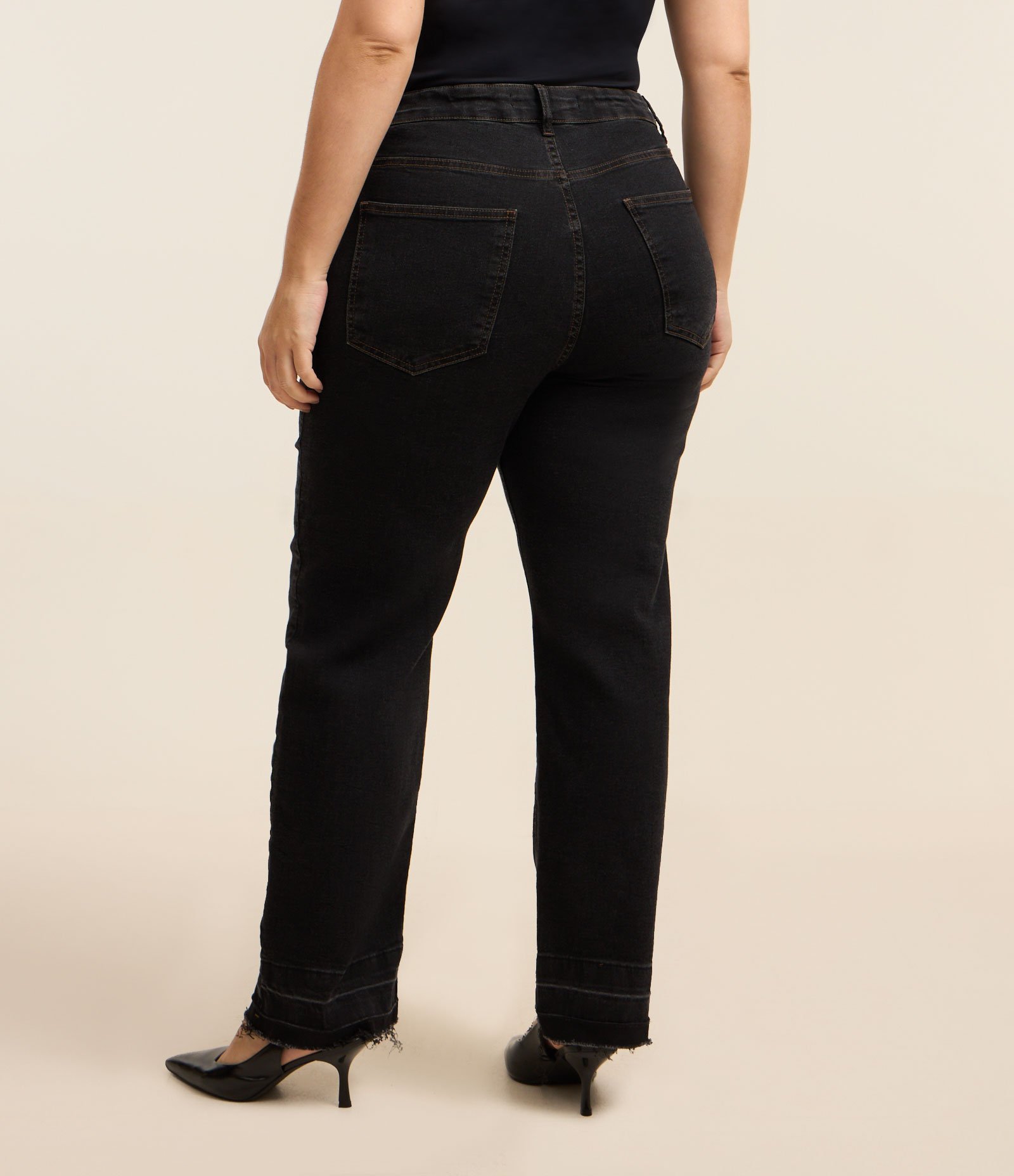 Calça Reta Cintura Média Jeans Elastano Curve & Plus Size Preto 3