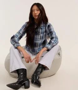 Camisa Curta em Flanela Xadrez com Brilhos Aplicados