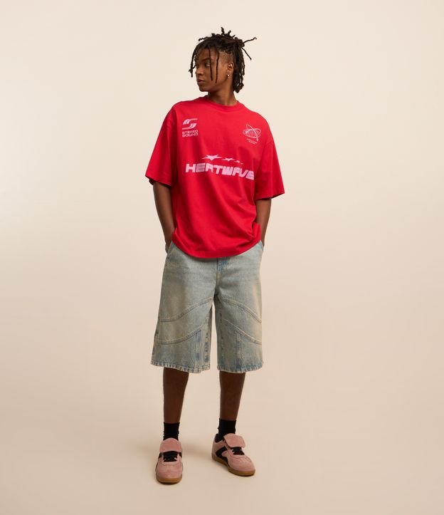 Bermuda Baggy em Jeans com Recortes