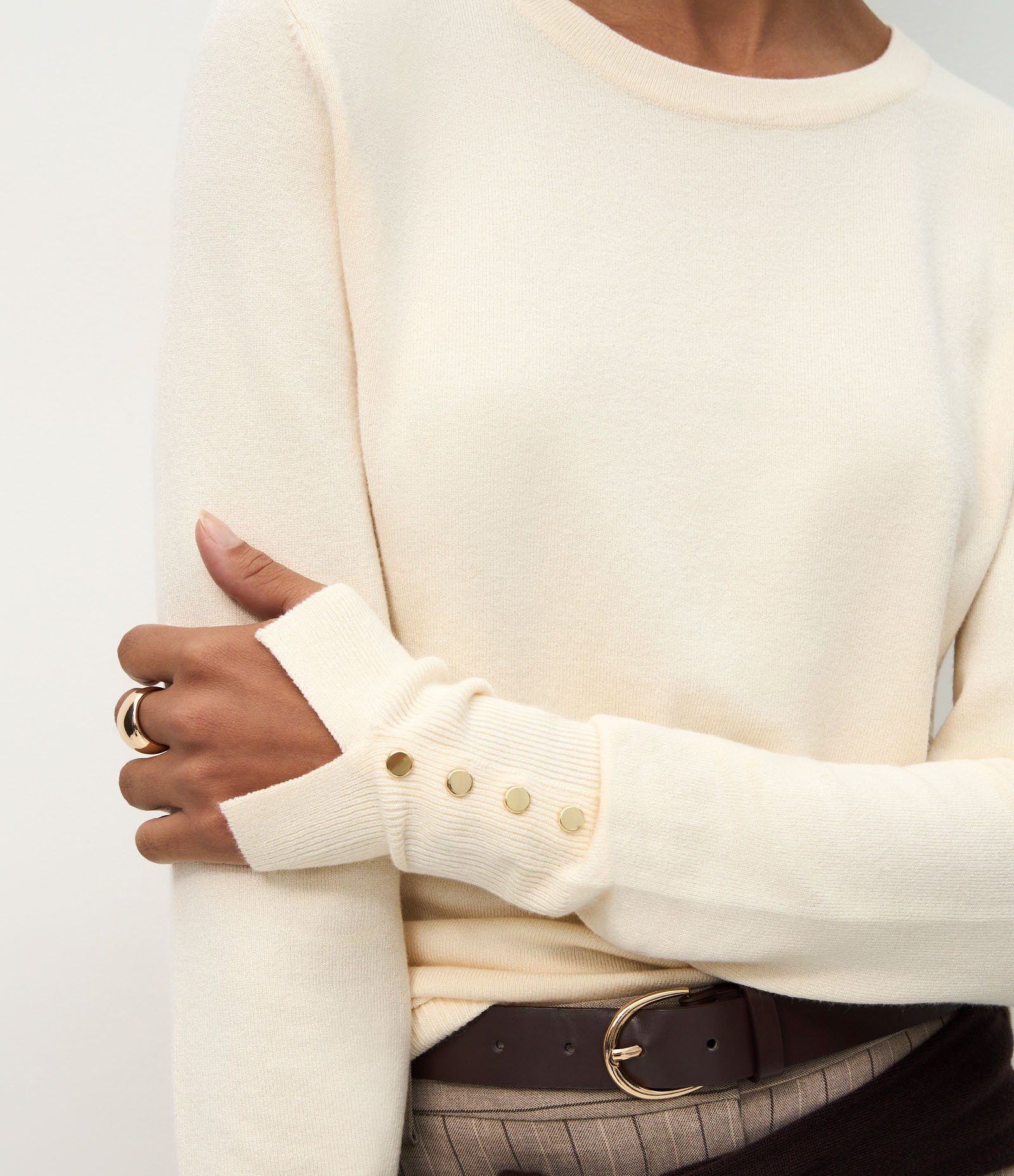 Suéter em Tricô com Botões no Punho Bege Creme 4