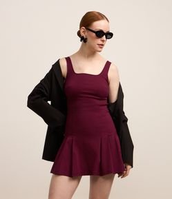 Vestido Curto em Bengaline com Pregas Laterais