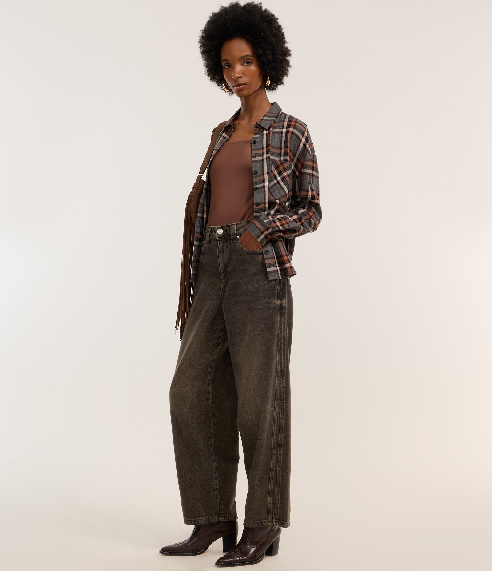 Camisa Oversized em Flanela Xadrez com Bolsinho Cinza 2