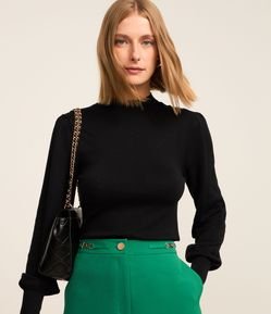 Suéter em Tricô com Gola Alta e Manga Bufante