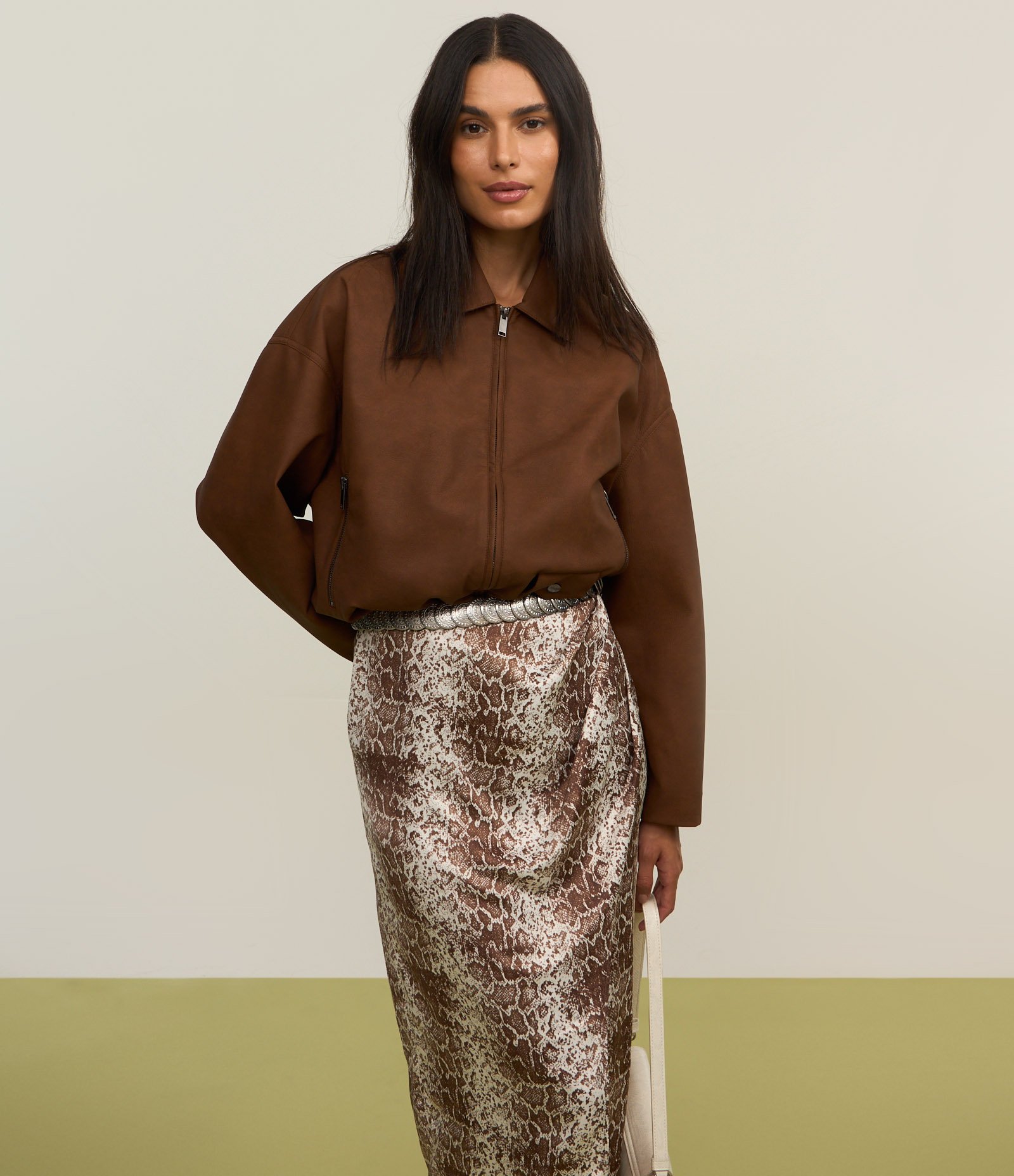 Saia Midi Acetinada com Estampa Animal Print Cobra Marrom 4