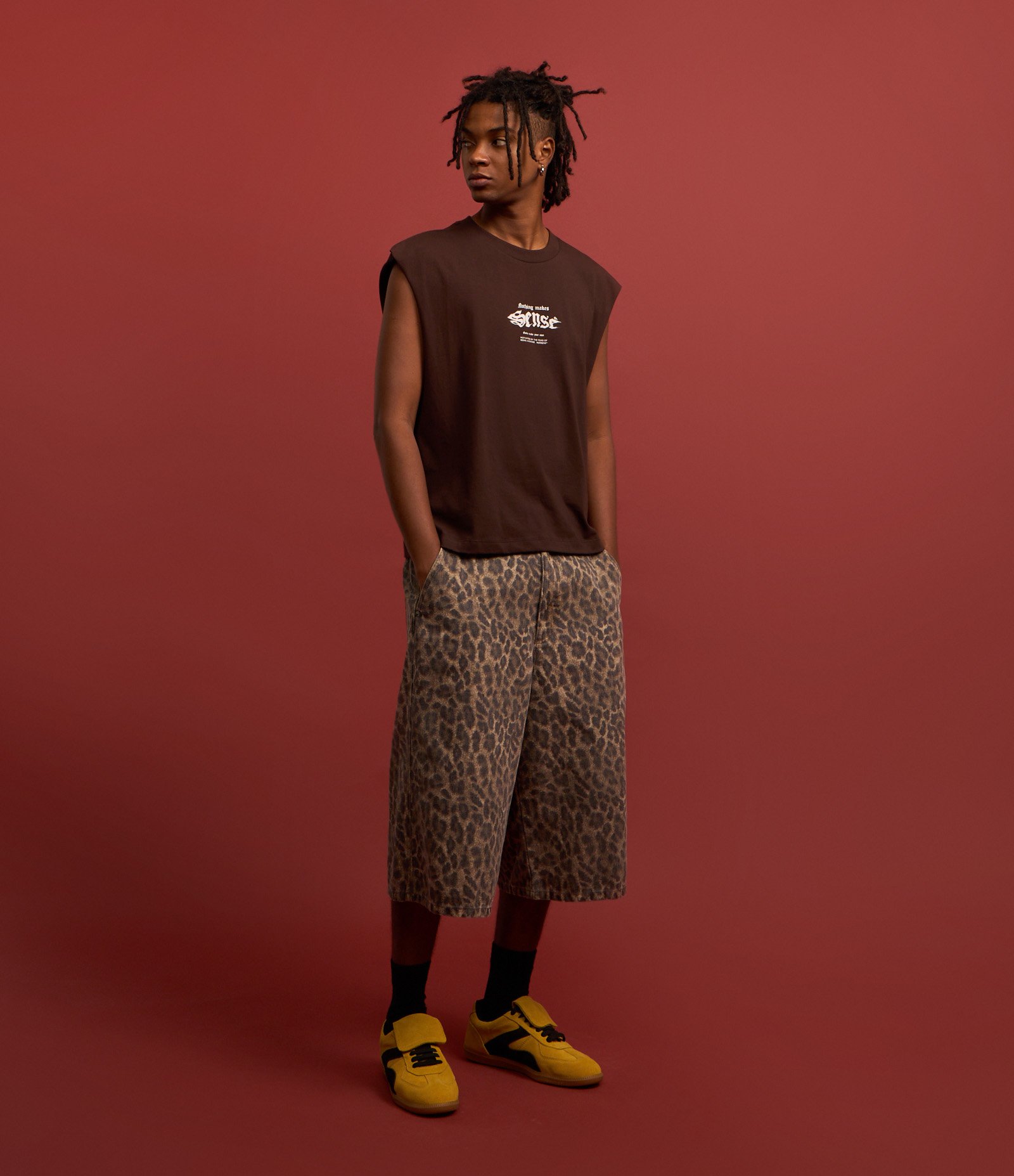 Bermuda Baggy em Sarja com Estampa Animal Print Oncinha Marrom 5