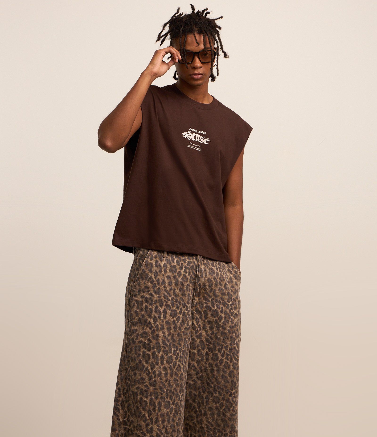 Bermuda Baggy em Sarja com Estampa Animal Print Oncinha Marrom 2