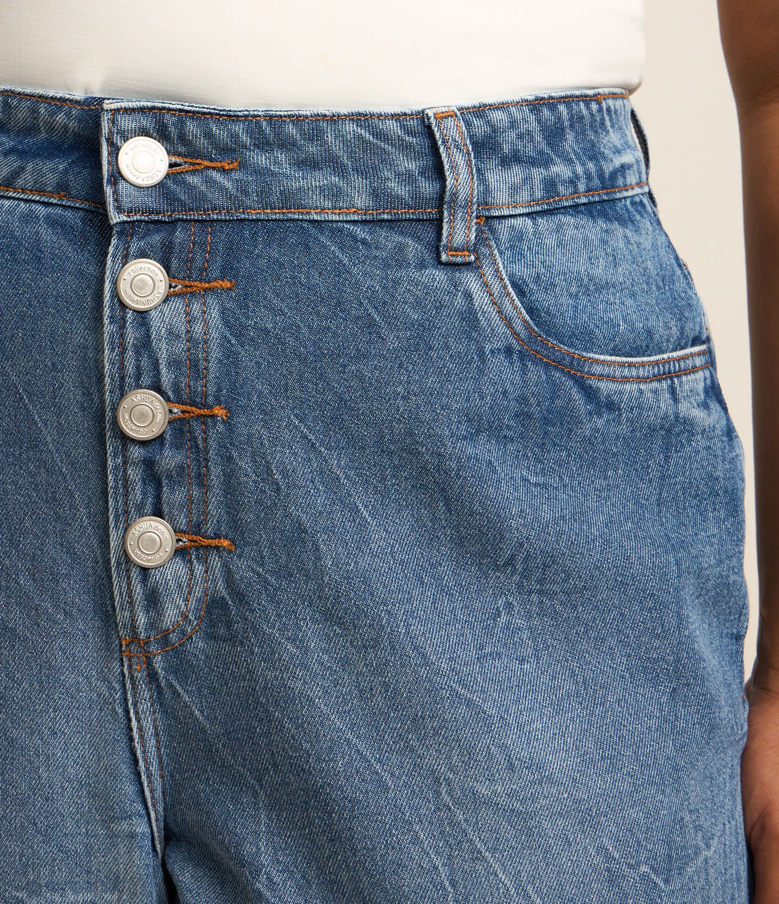 Calça Reta em Jeans com Botões Curve & Plus Size Azul 4