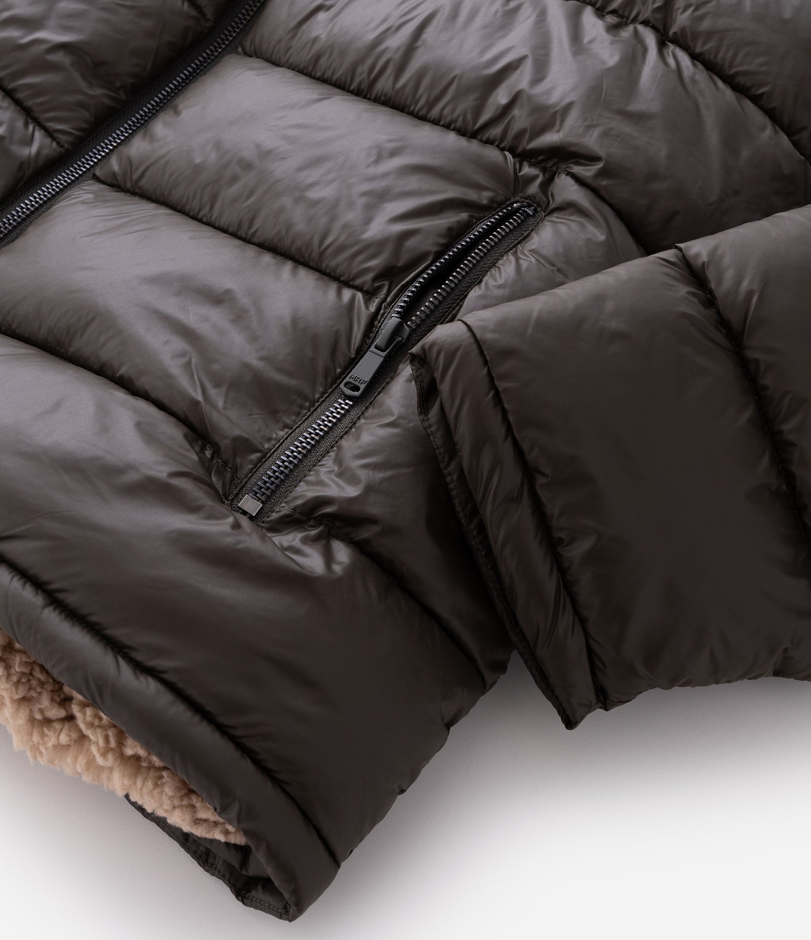 Jaqueta Puffer em Poliamida com Gomos e Forro de Sherpa Cinza Escuro 9