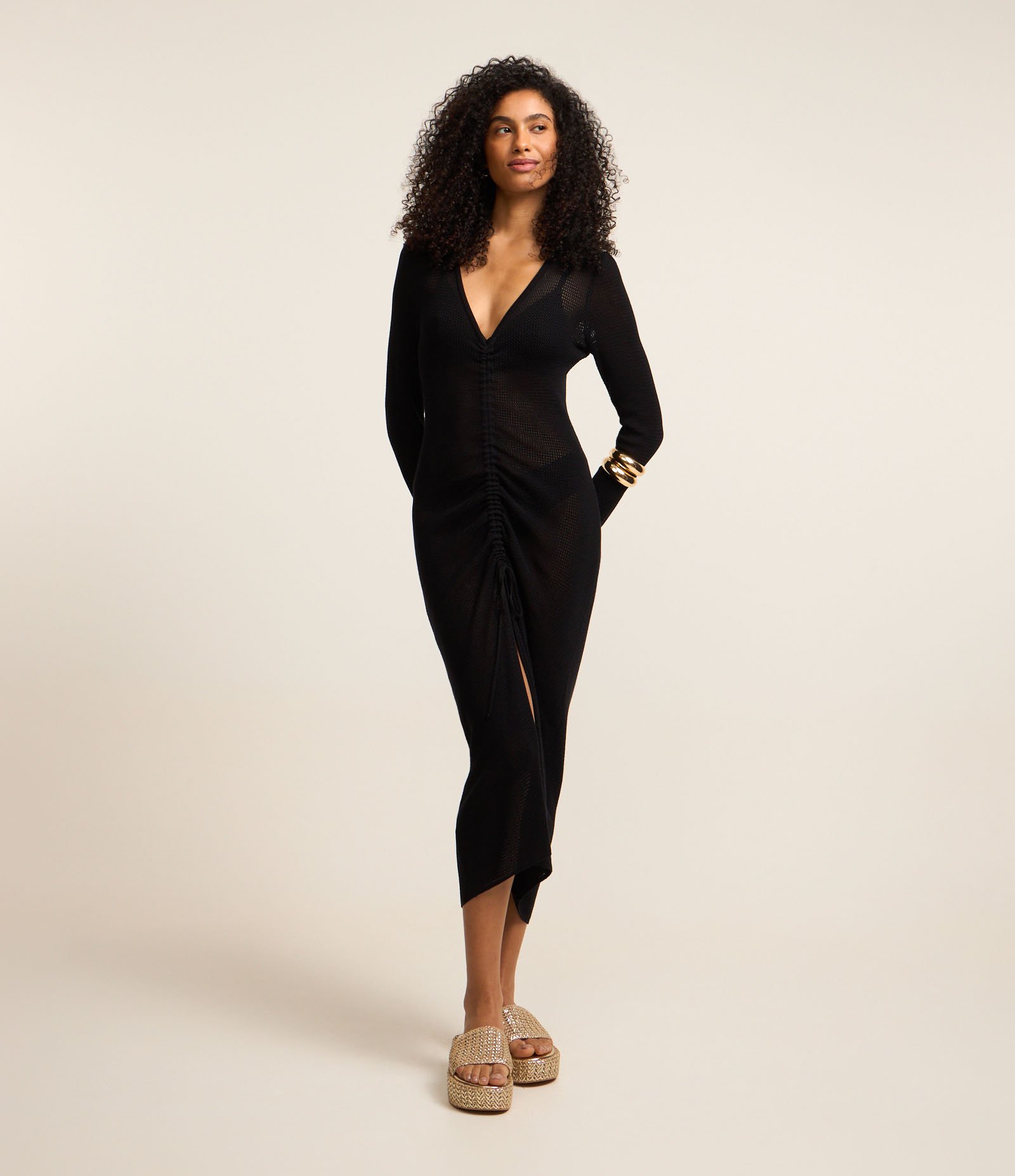 Vestido Midi em Tricô com Franzido e Fenda Preto 1