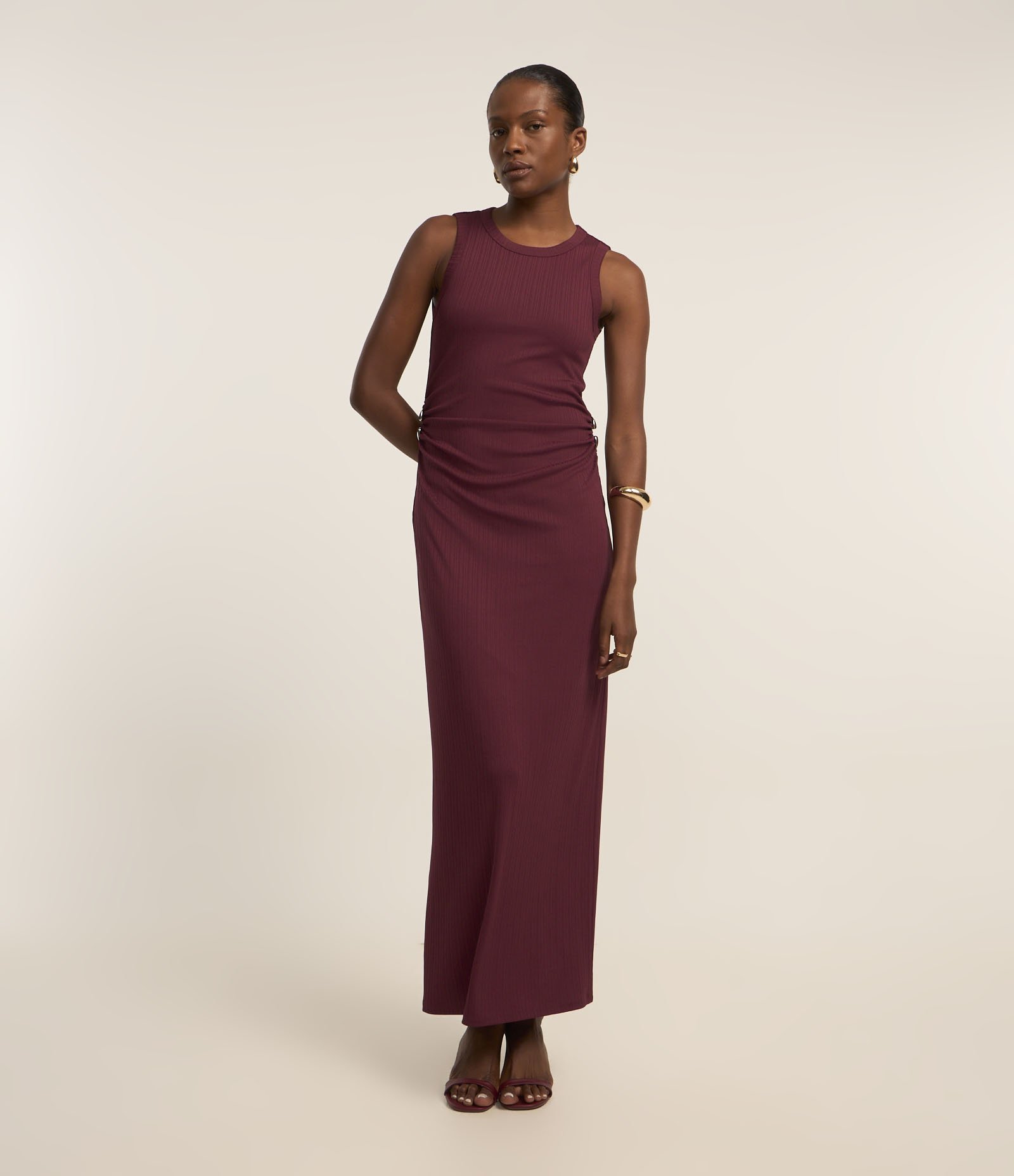 Vestido Sem Manga em Ribana Com Piercings nas Laterais da Cintura Vermelho 1