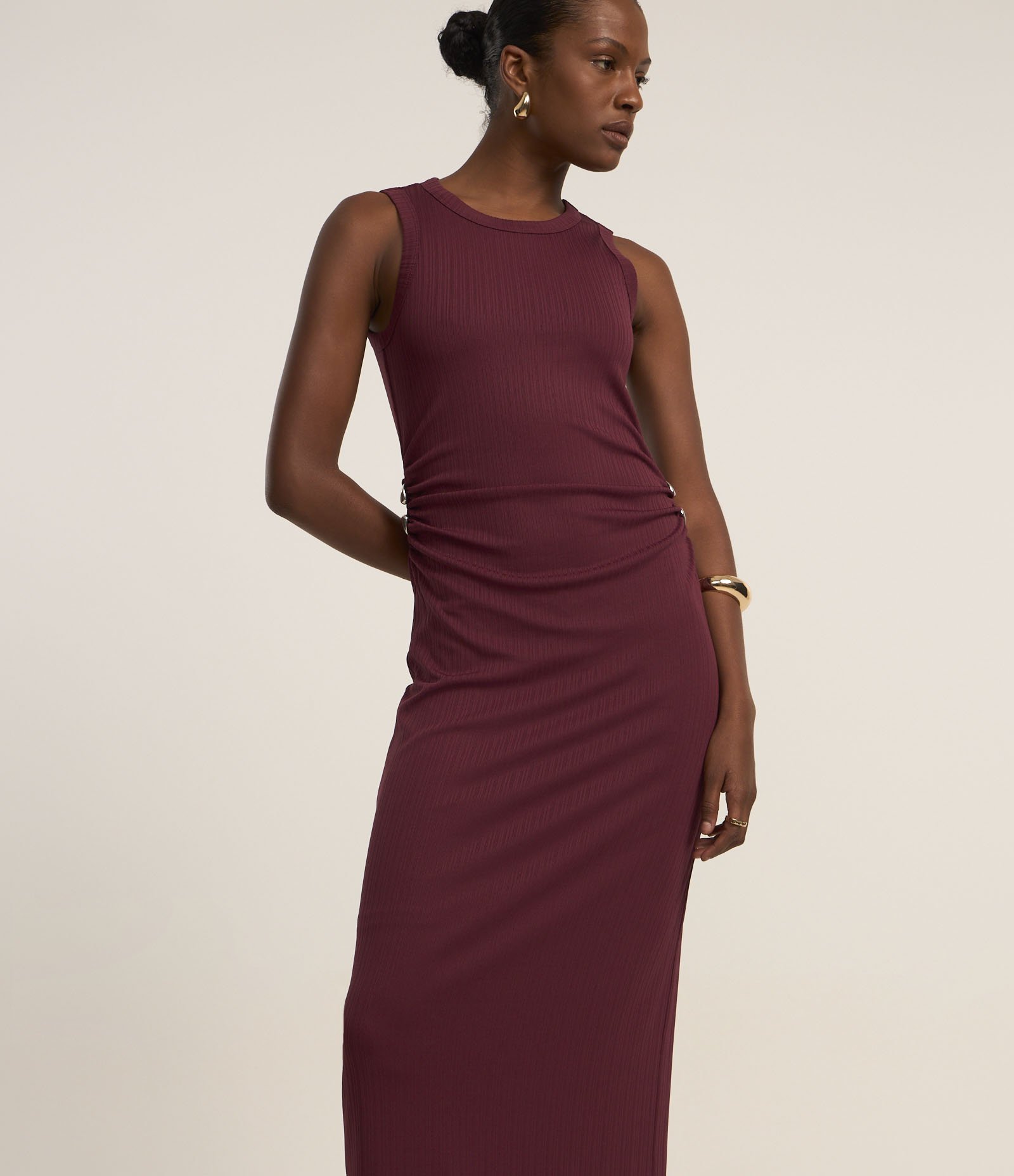 Vestido Sem Manga em Ribana Com Piercings nas Laterais da Cintura Vermelho 2