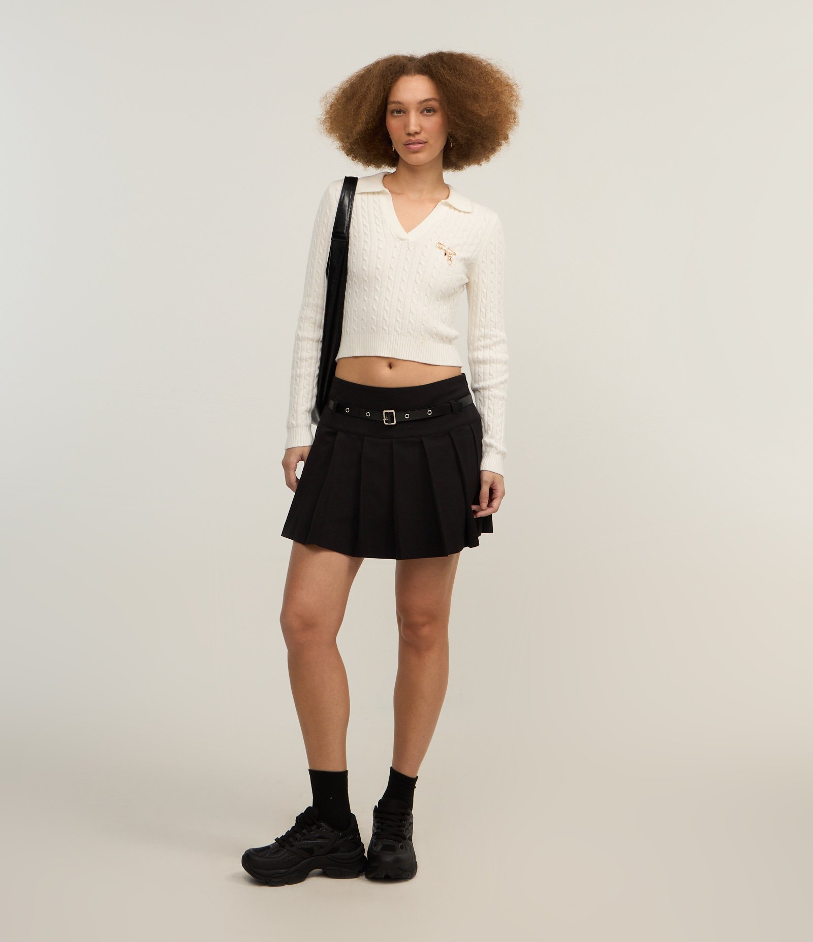 Short Saia em Alfaiataria Plissada com Cinto Preto 1