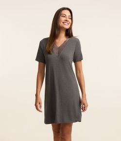 Camisola Manga Curta em Viscose Com Detalhe de Renda