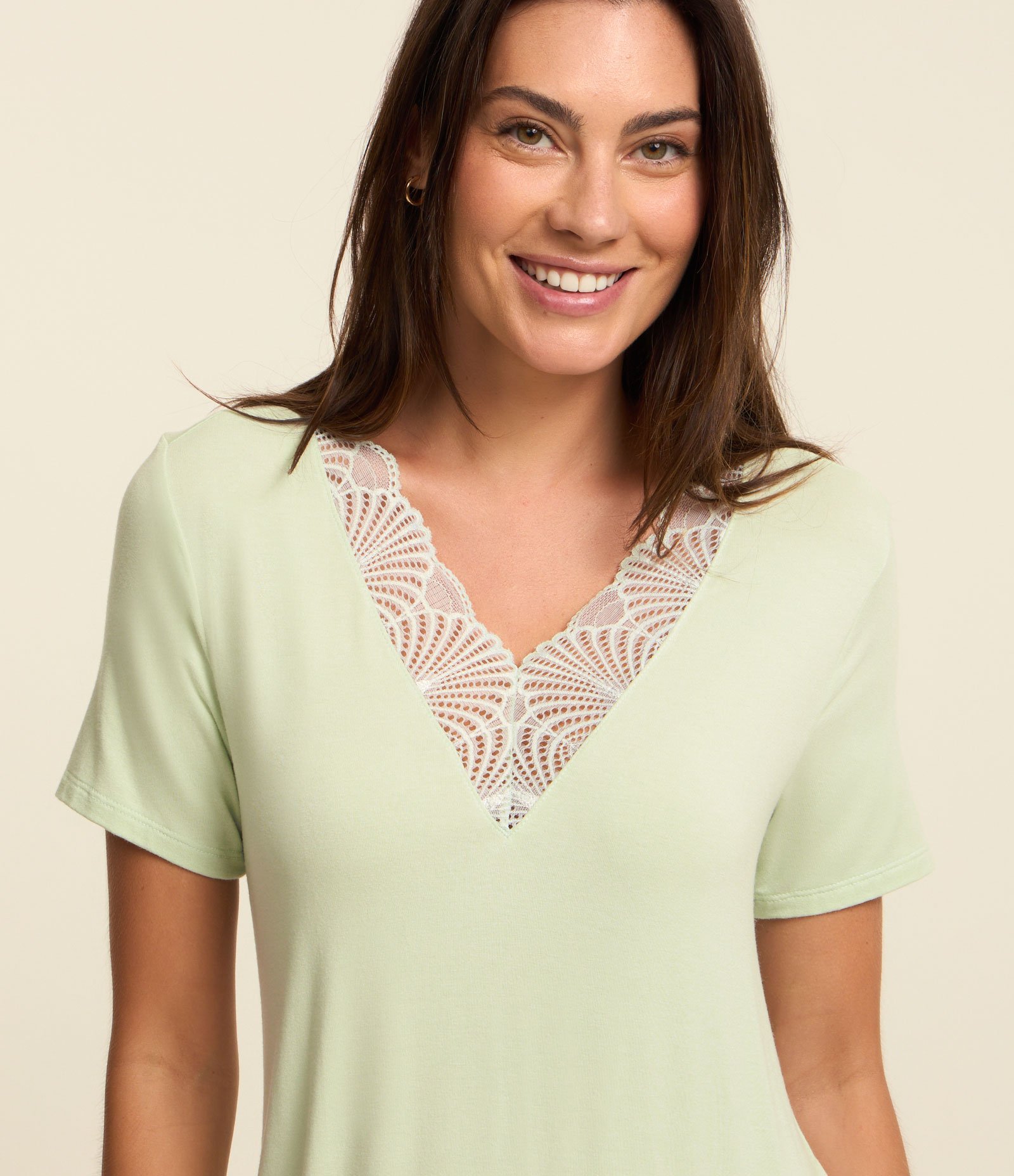 Camisola Manga Curta em Viscose Com Detalhe de Renda Branco 3