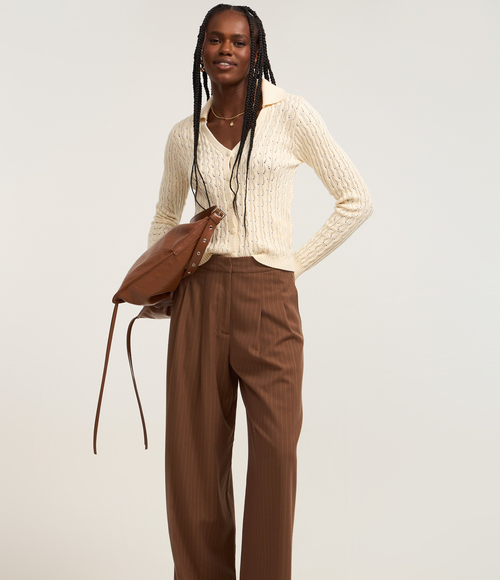 Calça Reta em Alfaiataria Risca de Giz Marrom 5