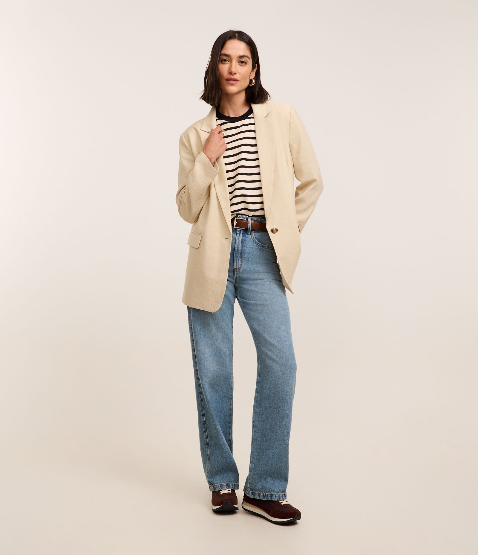 Blazer Oversized em Alfaiataria com Botão Único Bege 2