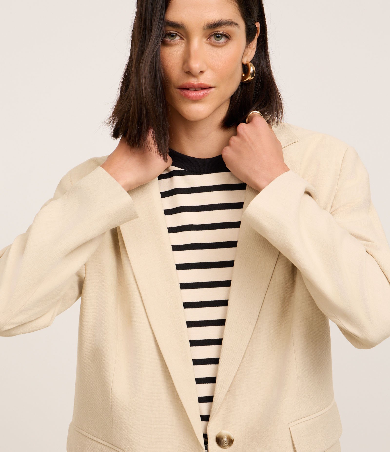 Blazer Oversized em Alfaiataria com Botão Único Bege 3