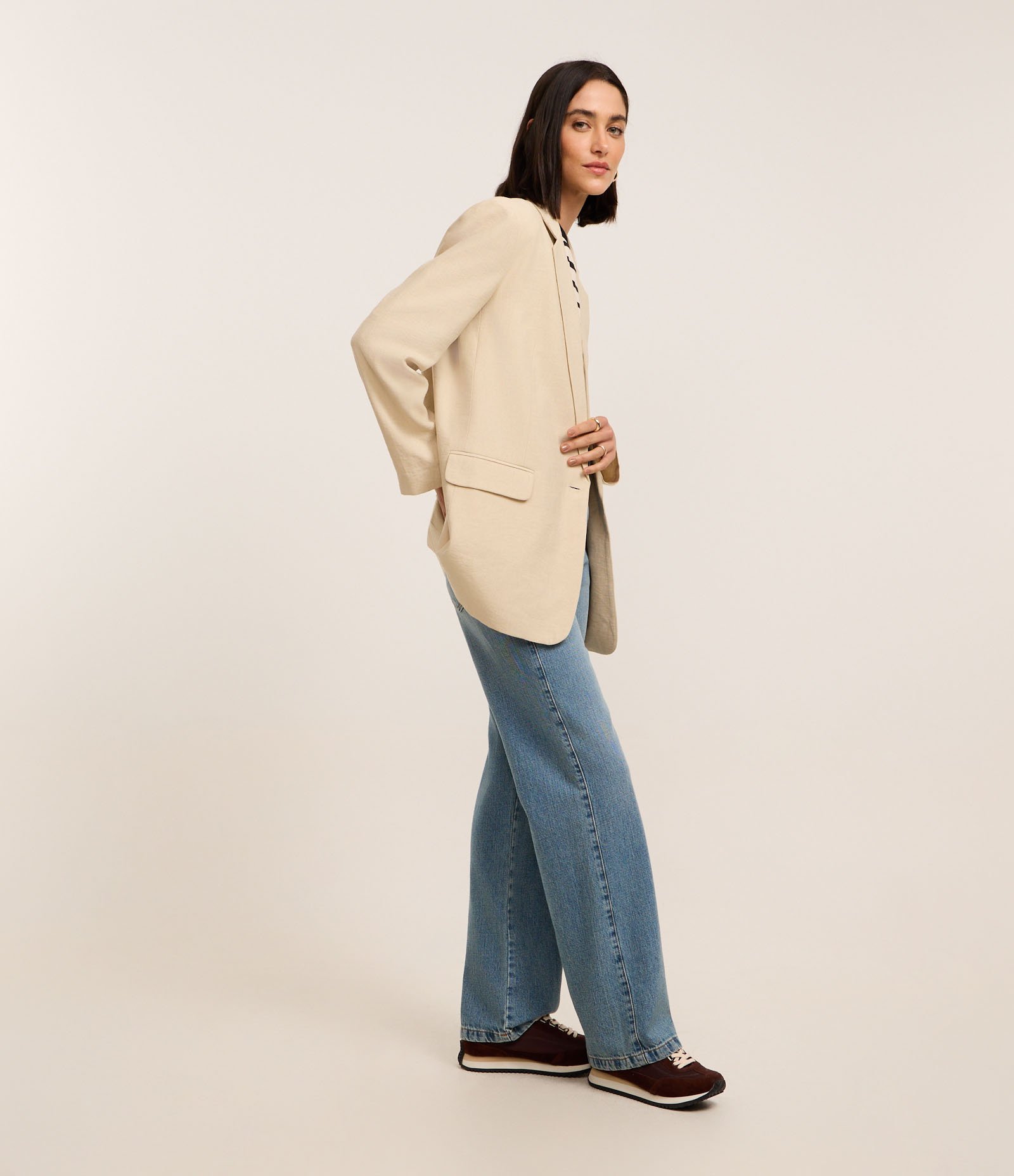 Blazer Oversized em Alfaiataria com Botão Único Bege 4