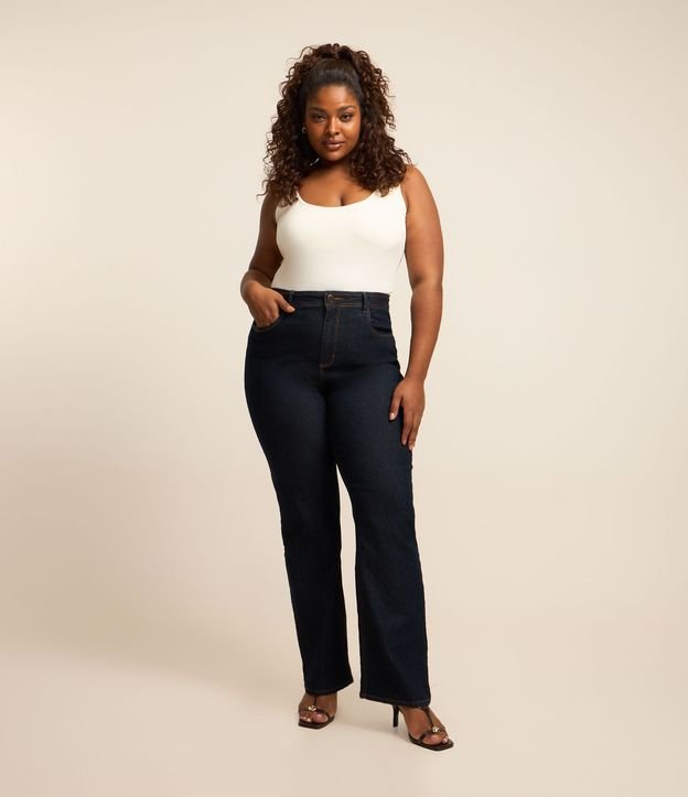 Calça Reta em Jeans com Elastano Curve & Plus Size