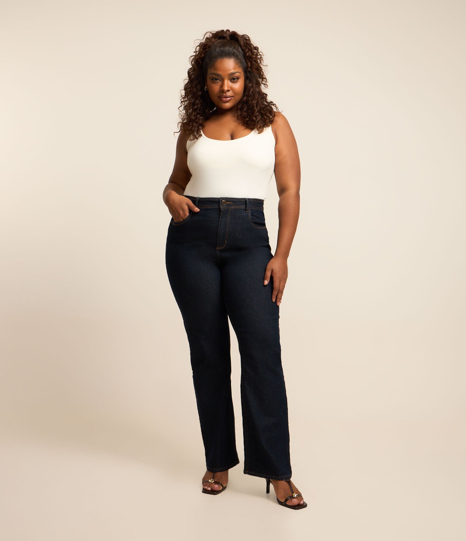 Calça Reta em Jeans com Elastano Curve & Plus Size Azul 1
