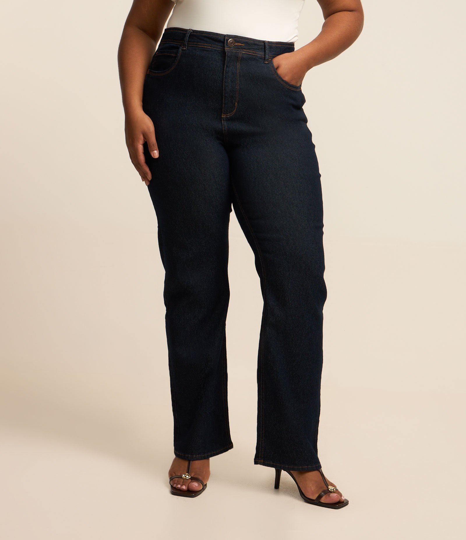 Calça Reta em Jeans com Elastano Curve & Plus Size Azul 2