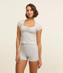 Pijama Short Doll Canelado em Ribana com Florzinha no Decote