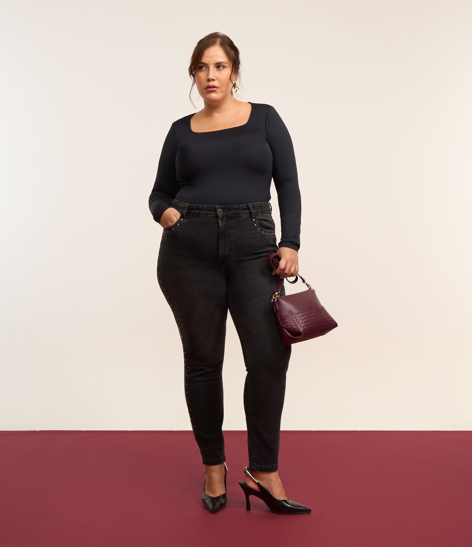 Calça Skinny em Jeans com Tachas Laterais Curve & Plus Size Preto 1