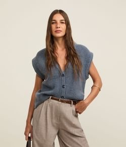 Colete em Tricô de Caimento Leve com Botões