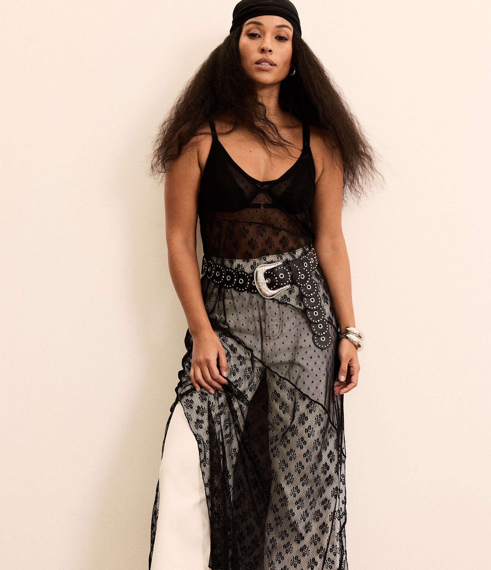 Vestido Midi em Renda com Transparência e Textura Preto 1