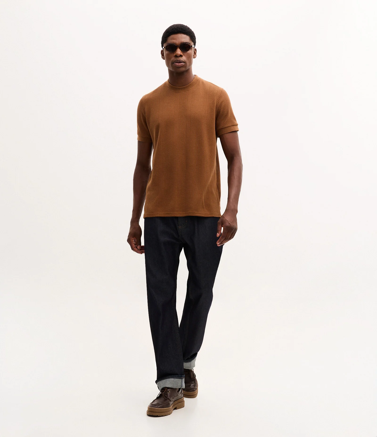 Camiseta Regular em Algodão com Textura Vertical Marrom Café 2