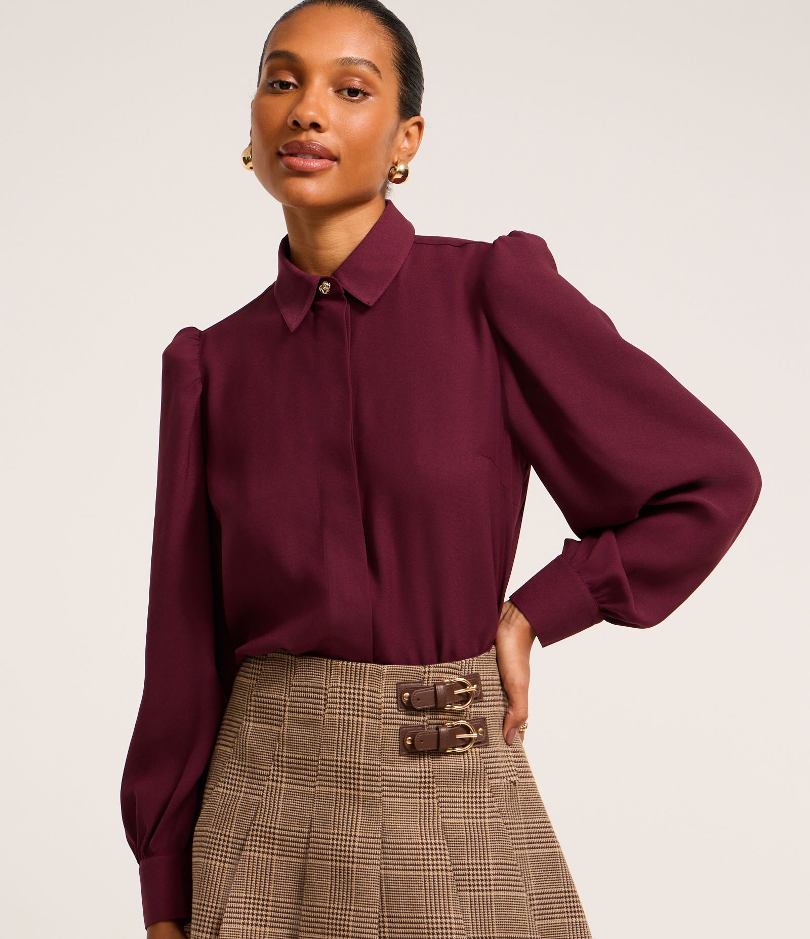 Camisa em Crepe com Botão Diferenciado e Manga Bufante Vinho 1