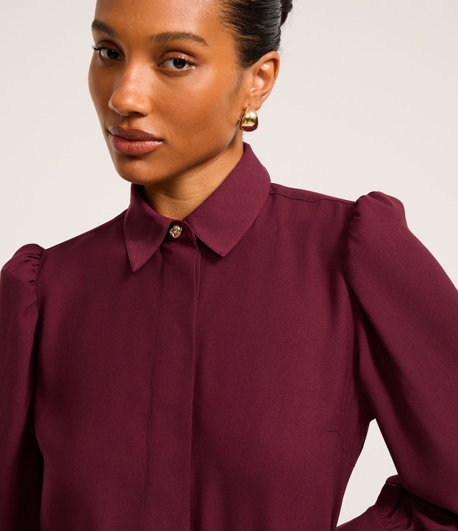 Camisa em Crepe com Botão Diferenciado e Manga Bufante Vinho 5