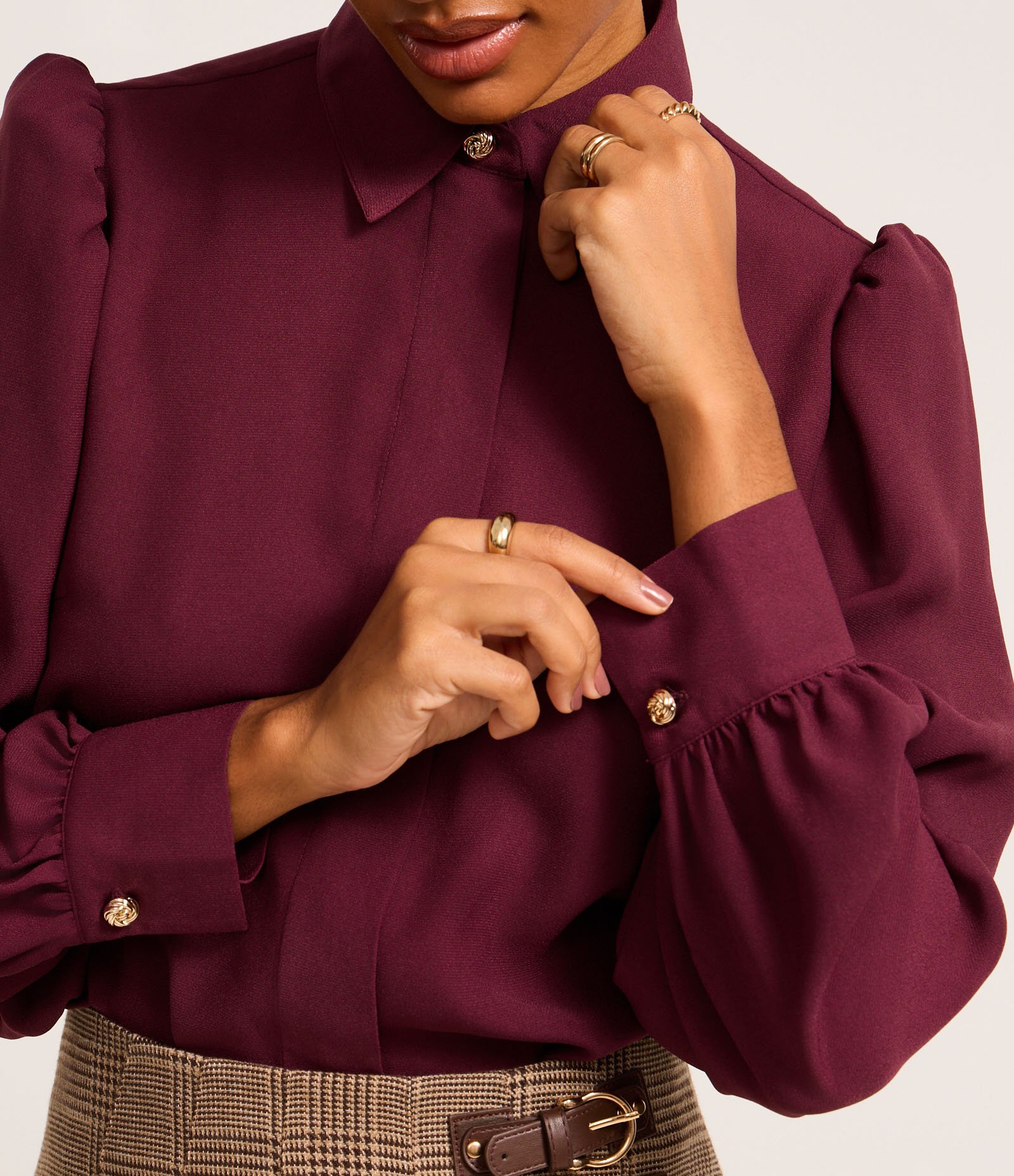 Camisa em Crepe com Botão Diferenciado e Manga Bufante Vinho 6