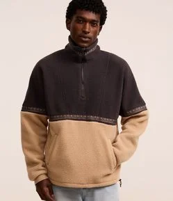 Casaco em Sherpa com Listra Estampada em Bloco de Cores