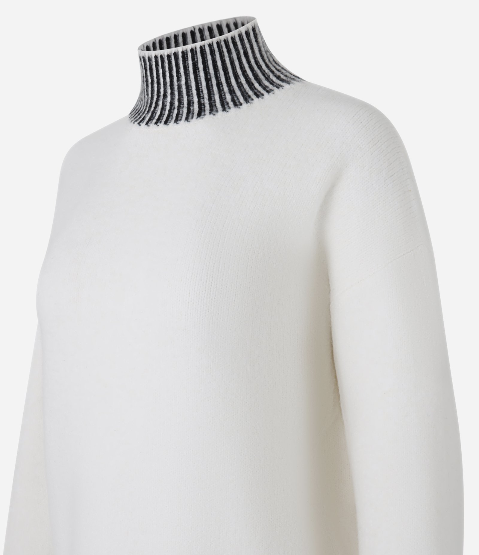 Suéter em Tricô com Detalhes Listrados e Cava Deslocada Branco Neve 7