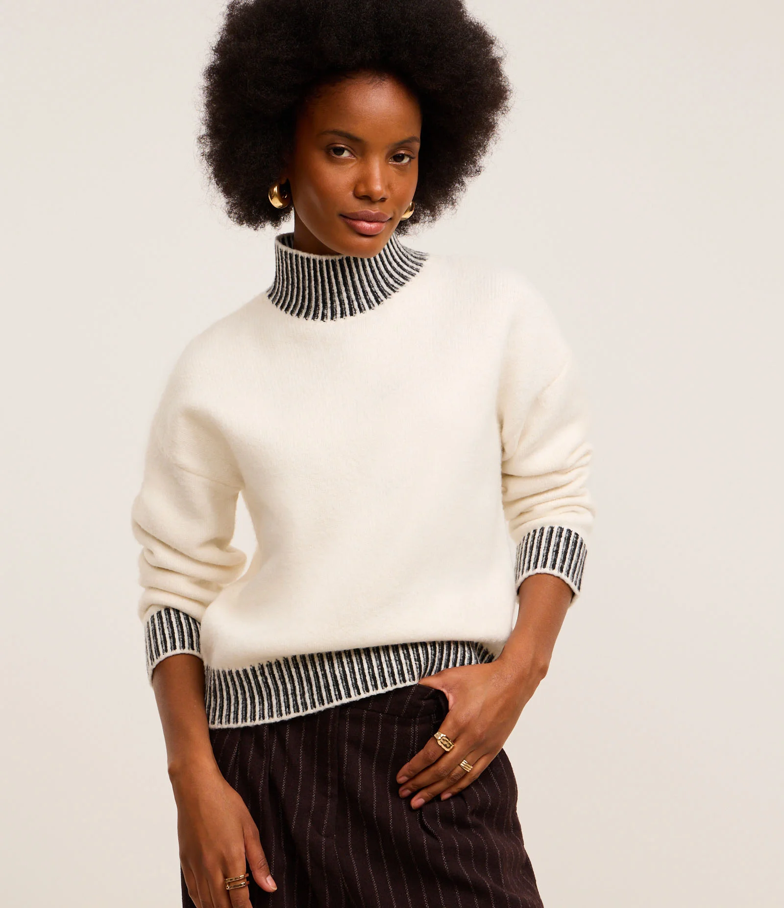 Suéter em Tricô com Detalhes Listrados e Cava Deslocada Branco Neve 1