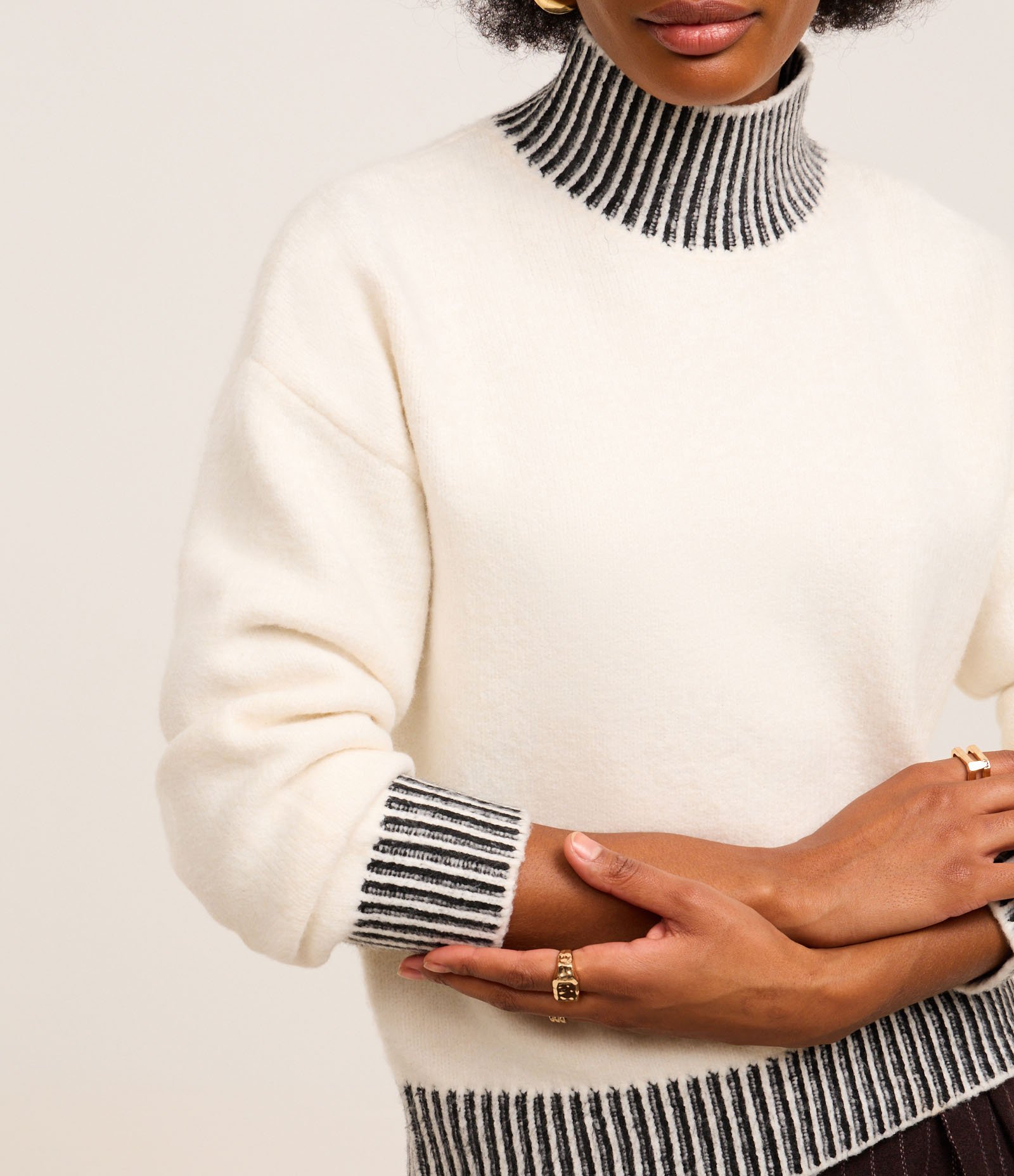 Suéter em Tricô com Detalhes Listrados e Cava Deslocada Branco Neve 4