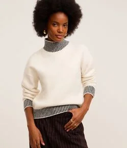 Suéter em Tricô com Detalhes Listrados e Cava Deslocada