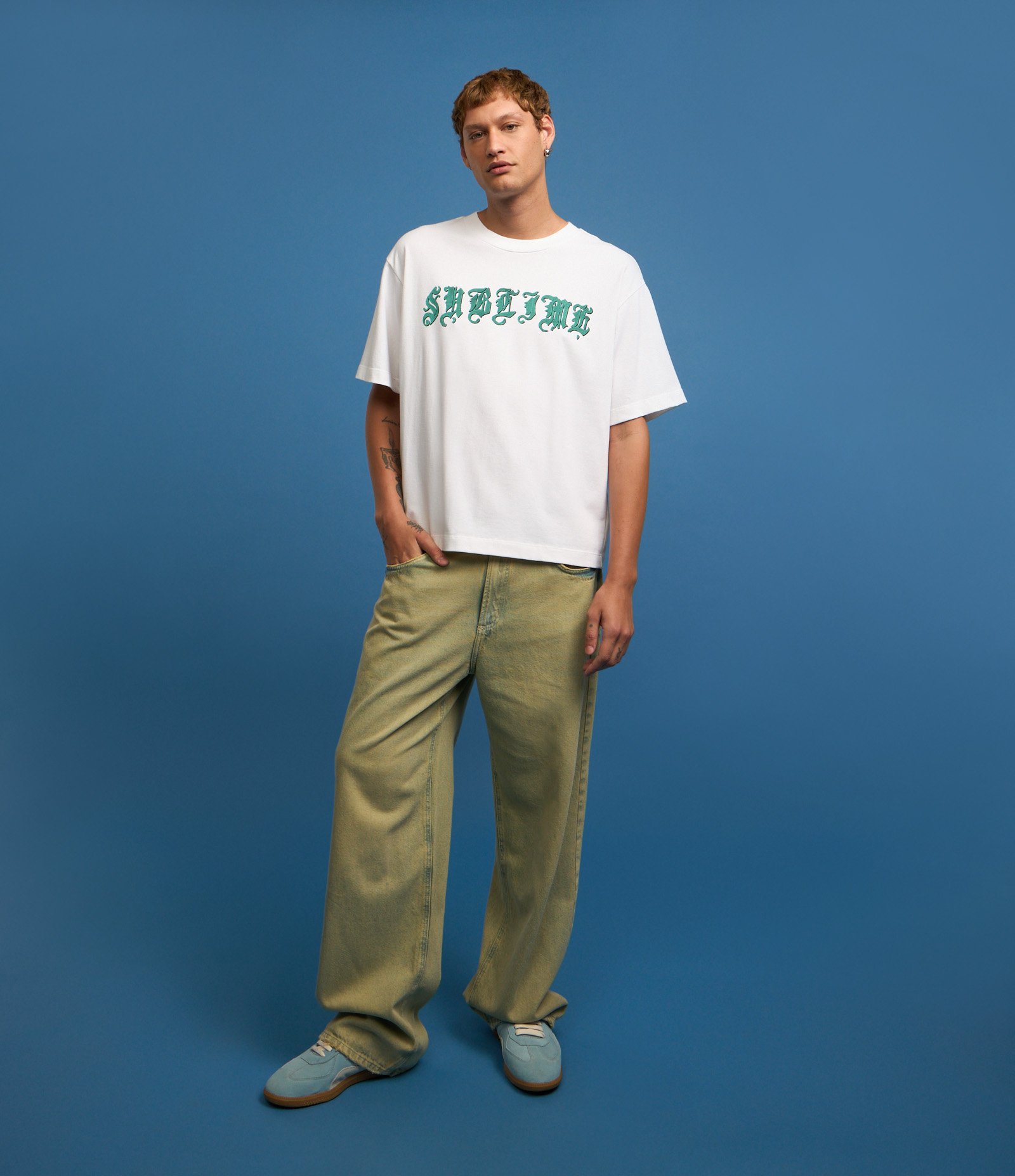 Calça Super Baggy em Jeans com Lavagem Dirty e Cinto Faixa Verde 5