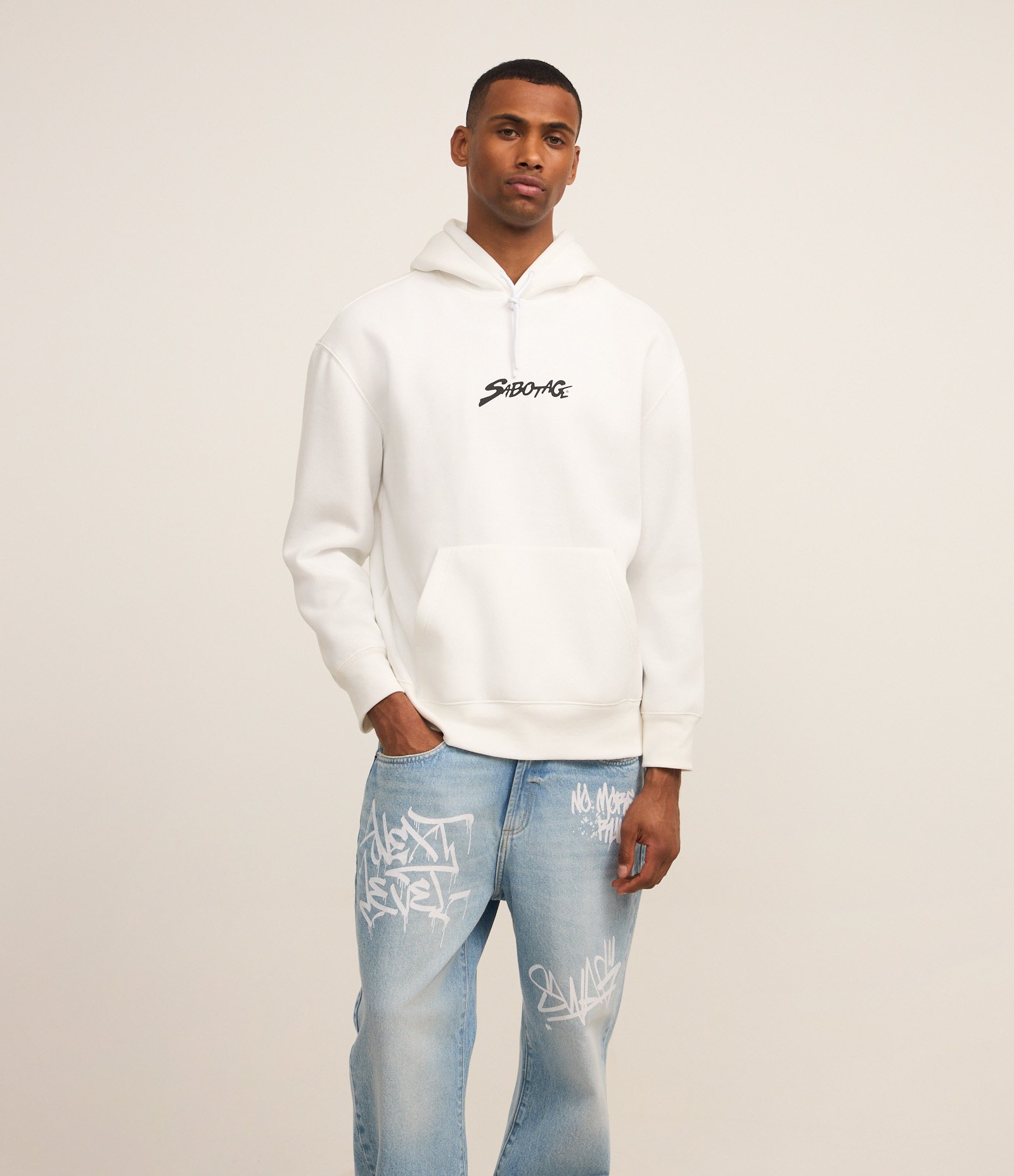 Calça Baggy em Jeans com Puídos e Estampa Lettering Grafite Azul 5