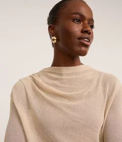 Blusa em Tricô Leve com Gola Degagê e Franzido Lateral