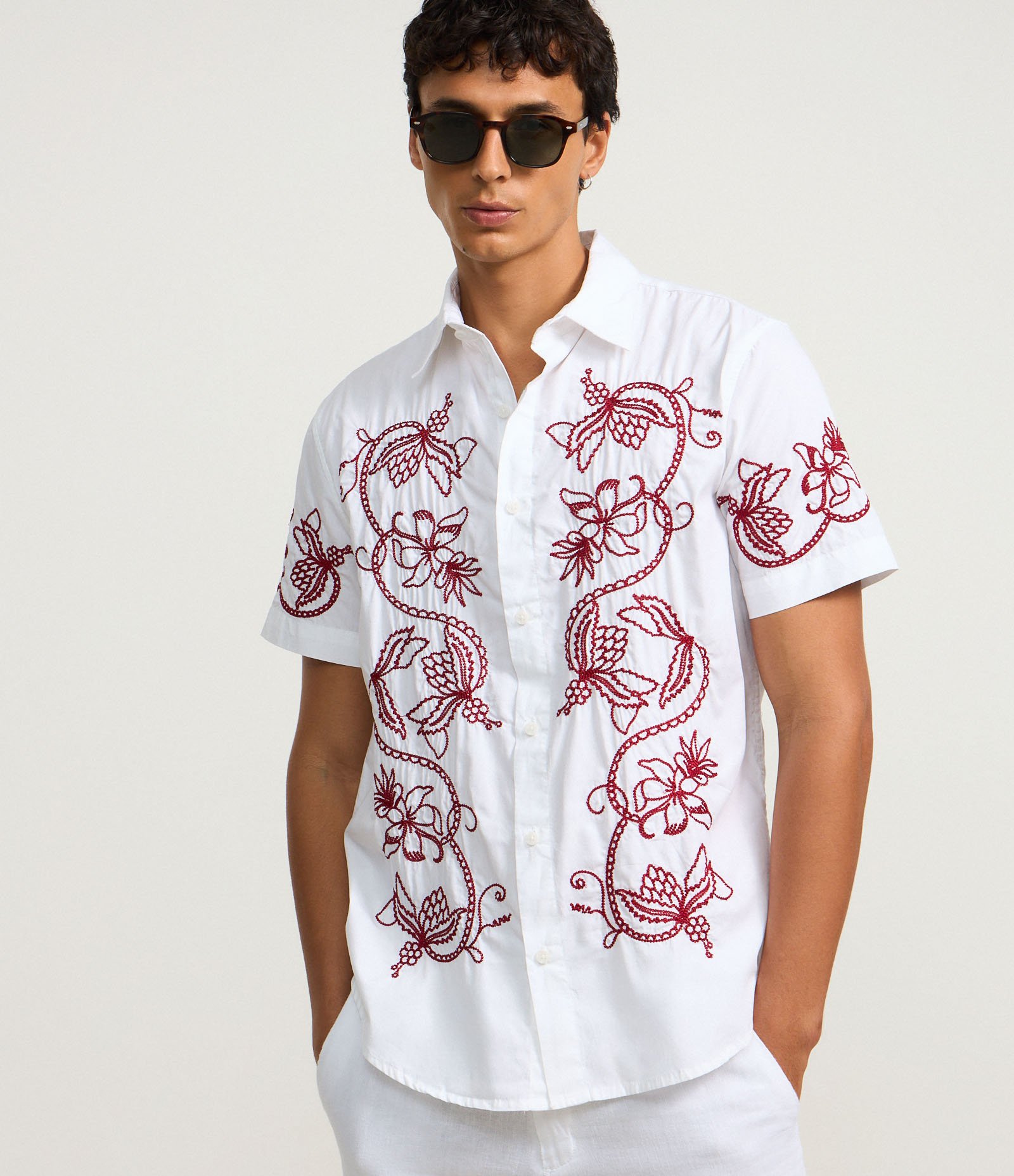 Camisa Comfort em Algodão com Bordado FLoral Branco 1