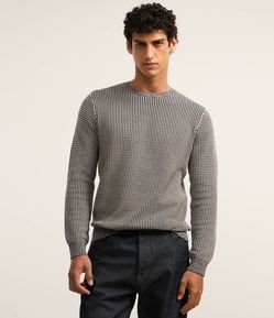 Suéter Regular com Textura Quadriculada e Gola Contrastante